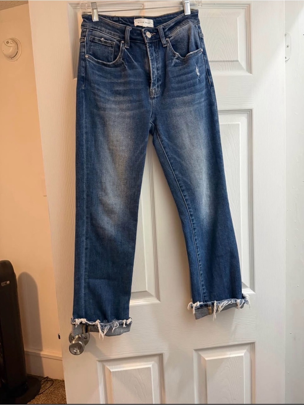 Cropped Straight Jeans in Medium Blue with Frayed Hem
